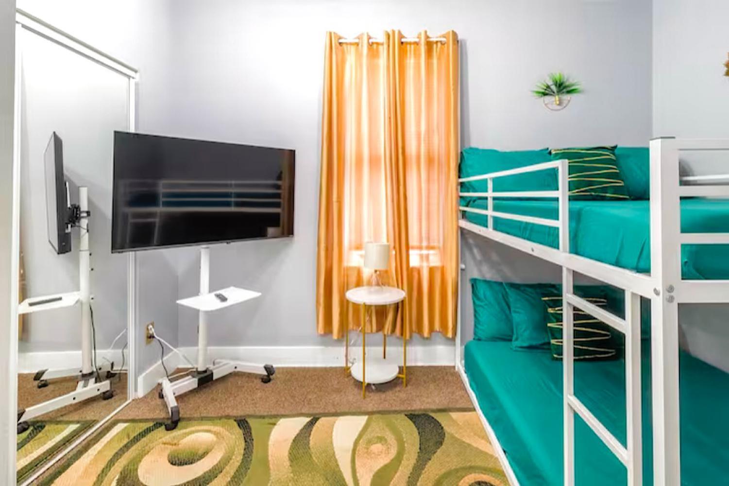 The Tremont Emerald - By Christmas Story House - Historic Charm & Modern Comfort Near Downtown With Parking, 300Mb Wifi & Self Check-In Cleveland Exteriör bild