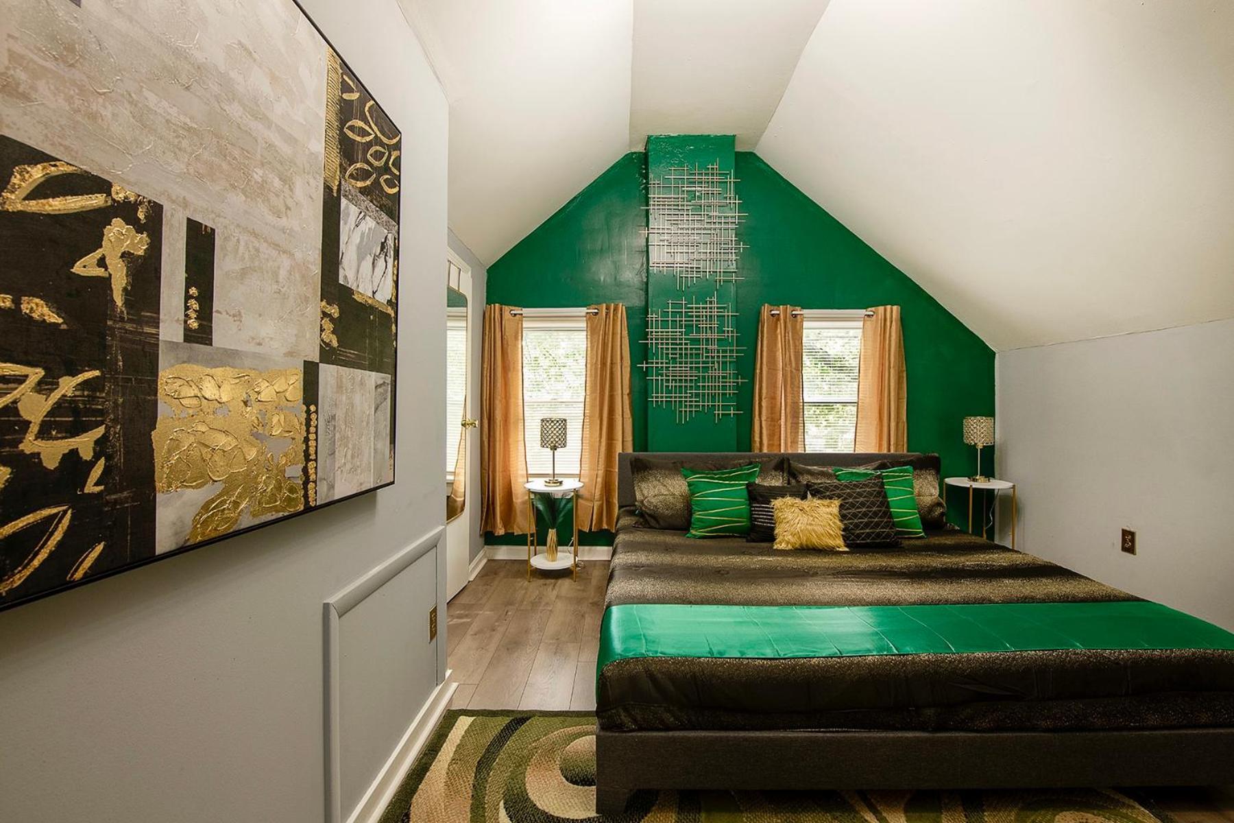 The Tremont Emerald - By Christmas Story House - Historic Charm & Modern Comfort Near Downtown With Parking, 300Mb Wifi & Self Check-In Cleveland Exteriör bild