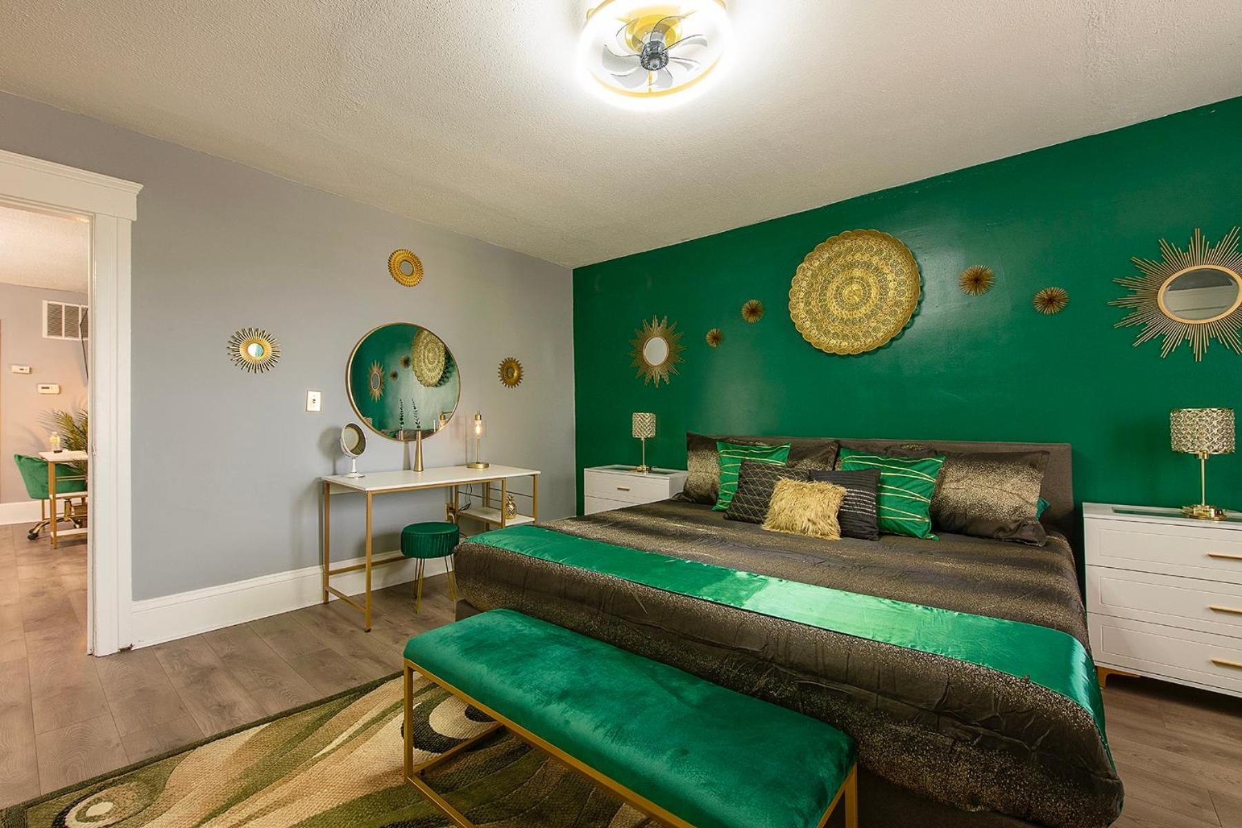 The Tremont Emerald - By Christmas Story House - Historic Charm & Modern Comfort Near Downtown With Parking, 300Mb Wifi & Self Check-In Cleveland Exteriör bild