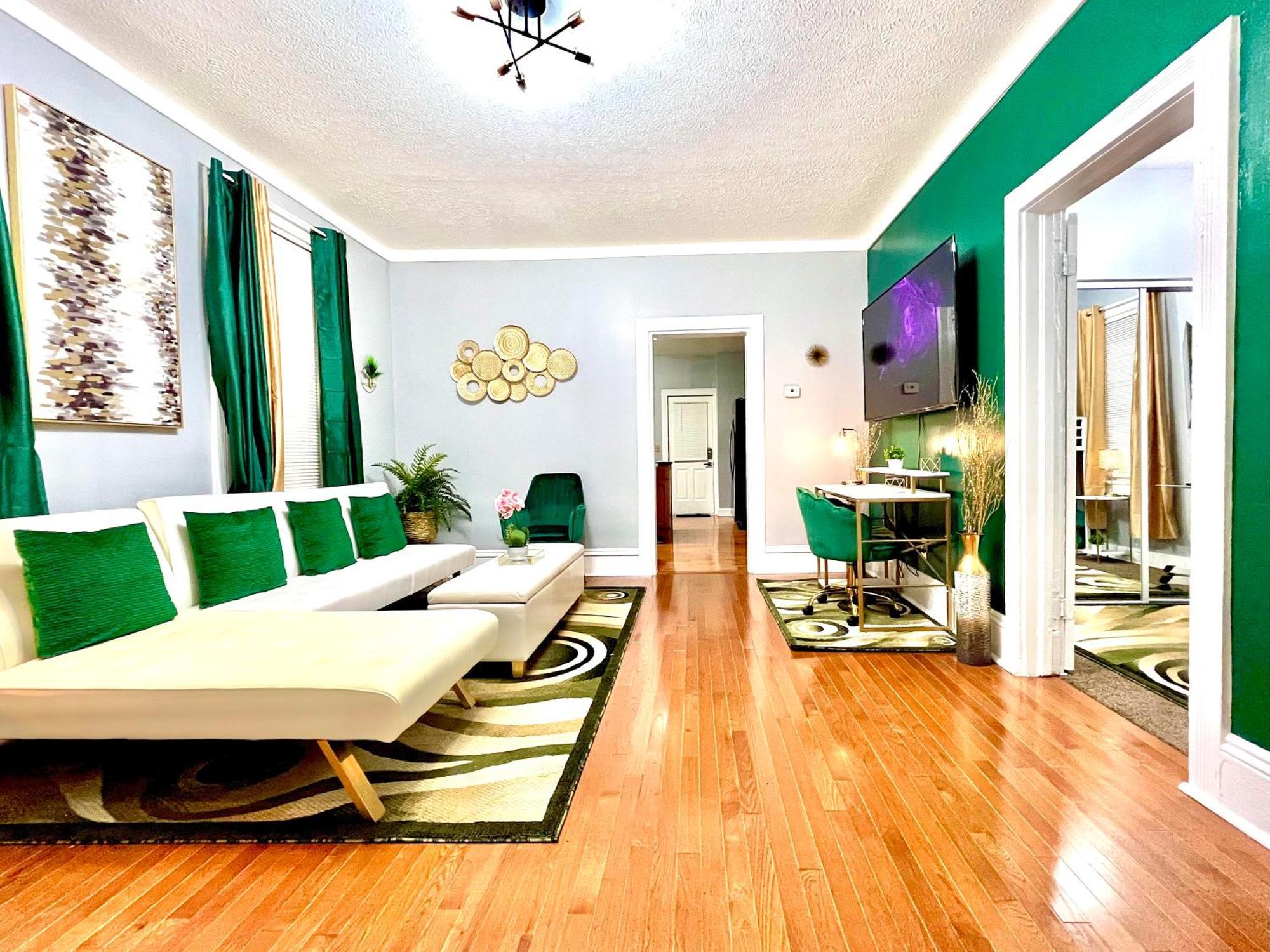 The Tremont Emerald - By Christmas Story House - Historic Charm & Modern Comfort Near Downtown With Parking, 300Mb Wifi & Self Check-In Cleveland Exteriör bild