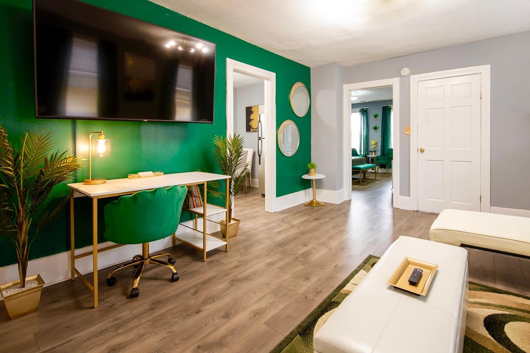 The Tremont Emerald - By Christmas Story House - Historic Charm & Modern Comfort Near Downtown With Parking, 300Mb Wifi & Self Check-In Cleveland Exteriör bild