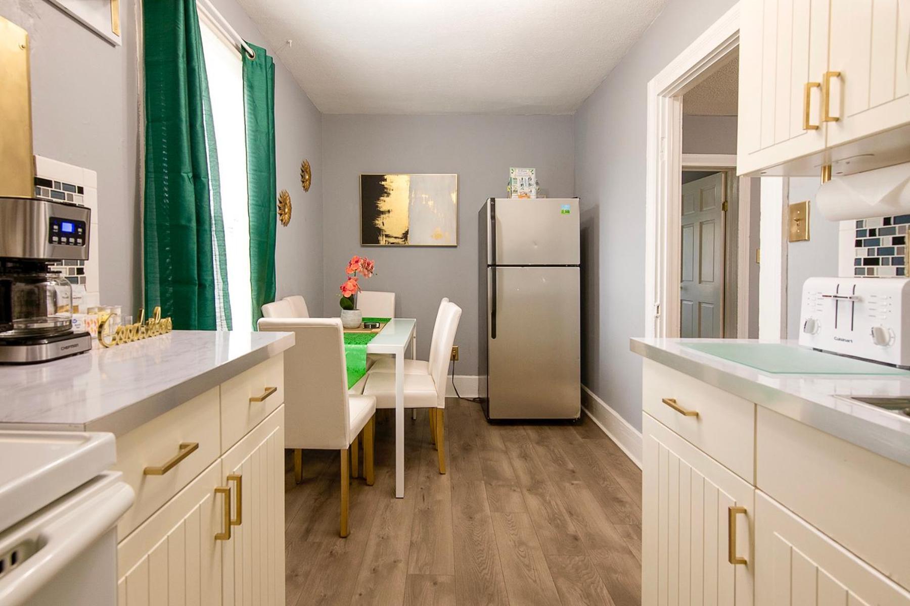 The Tremont Emerald - By Christmas Story House - Historic Charm & Modern Comfort Near Downtown With Parking, 300Mb Wifi & Self Check-In Cleveland Exteriör bild