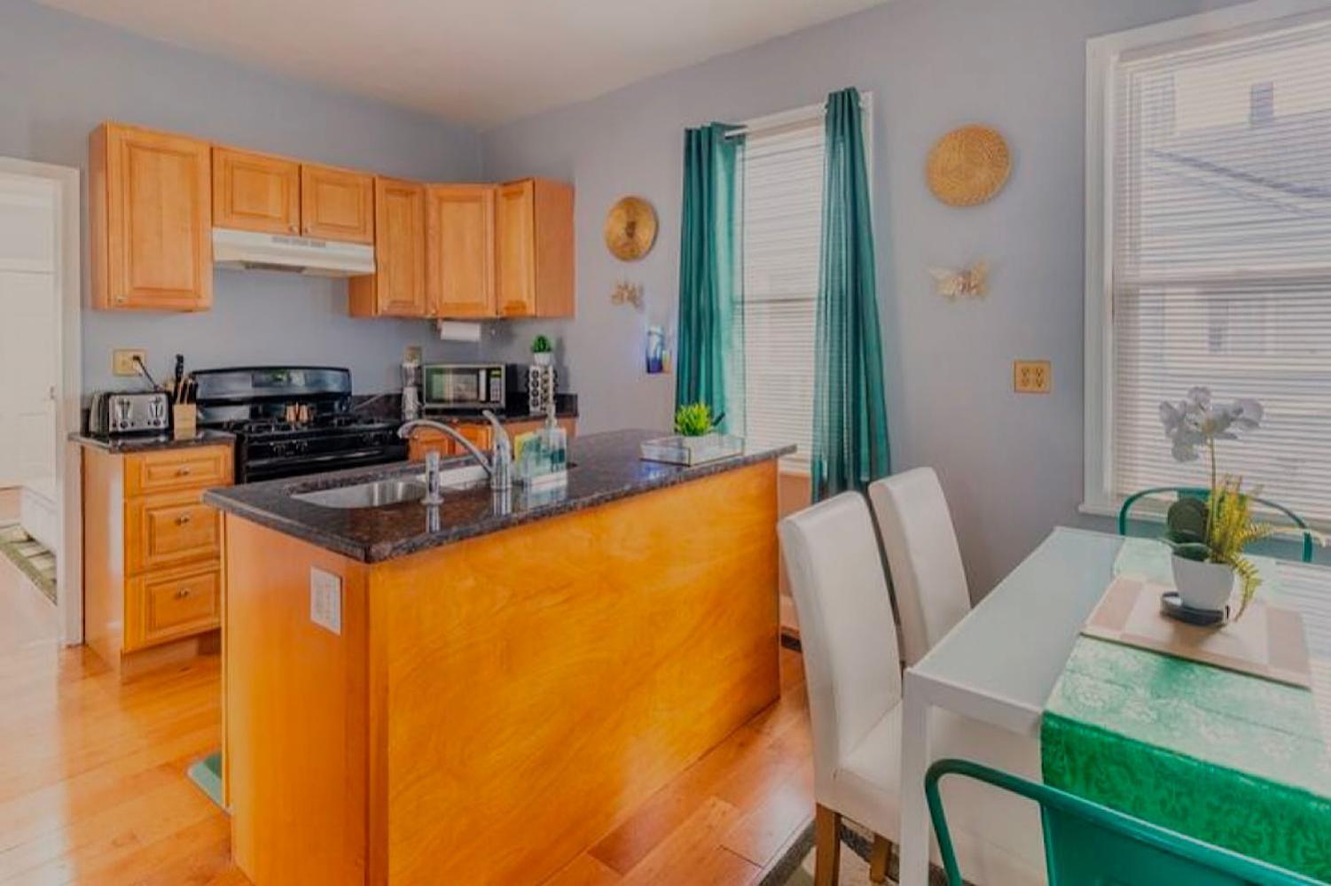 The Tremont Emerald - By Christmas Story House - Historic Charm & Modern Comfort Near Downtown With Parking, 300Mb Wifi & Self Check-In Cleveland Exteriör bild