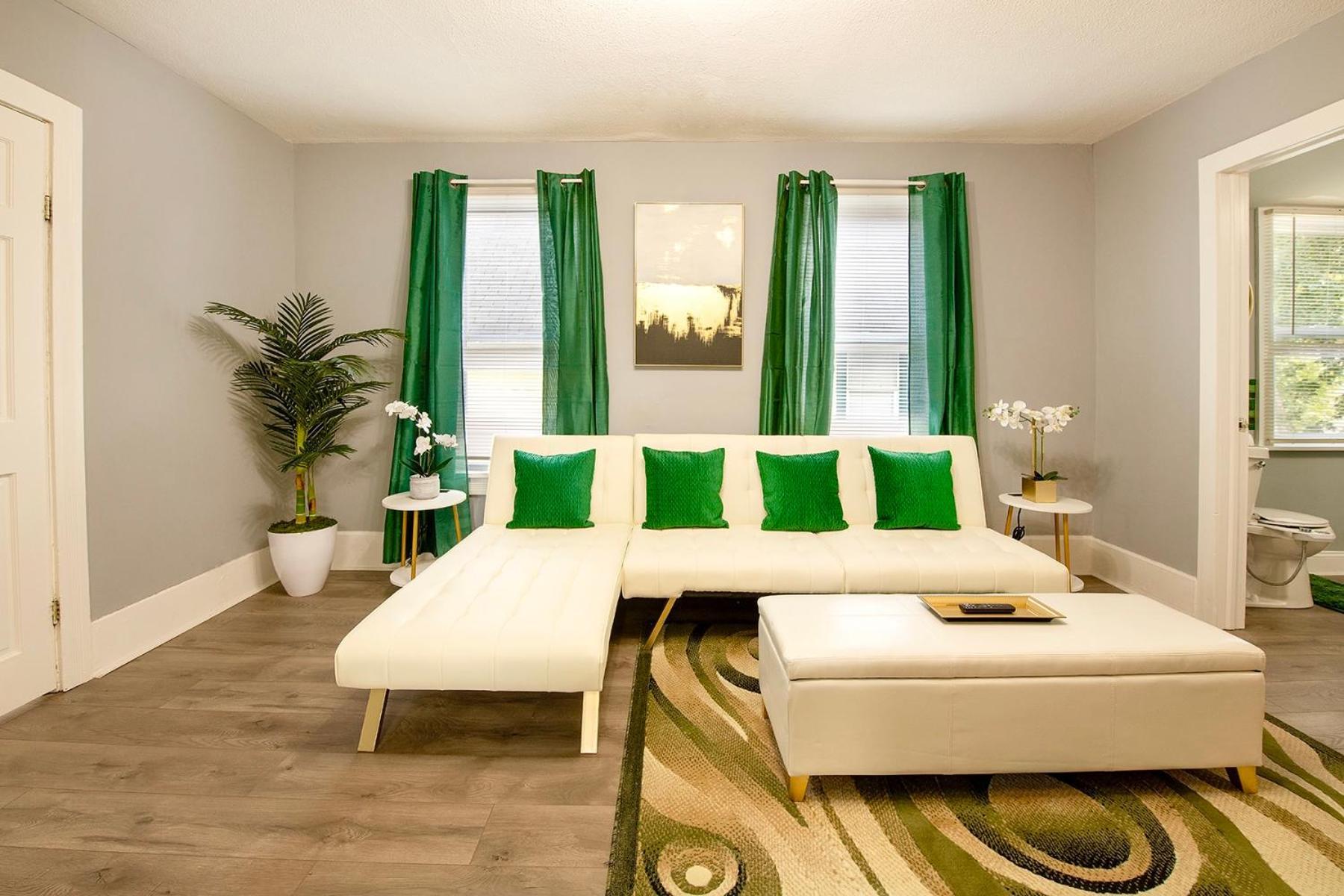 The Tremont Emerald - By Christmas Story House - Historic Charm & Modern Comfort Near Downtown With Parking, 300Mb Wifi & Self Check-In Cleveland Exteriör bild