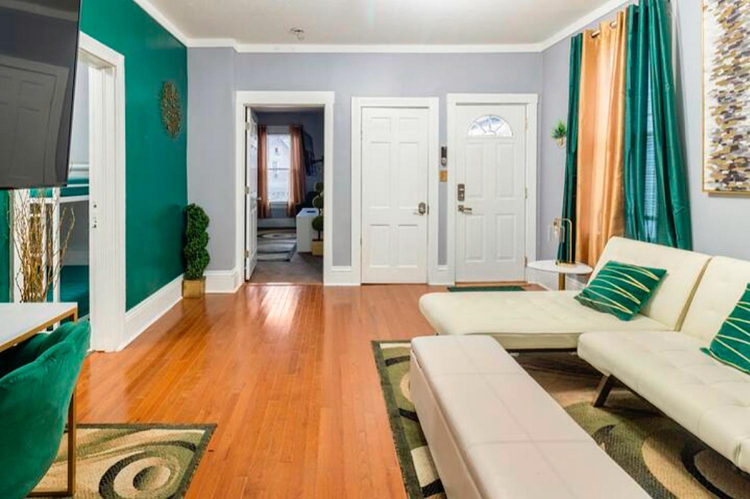 The Tremont Emerald - By Christmas Story House - Historic Charm & Modern Comfort Near Downtown With Parking, 300Mb Wifi & Self Check-In Cleveland Exteriör bild