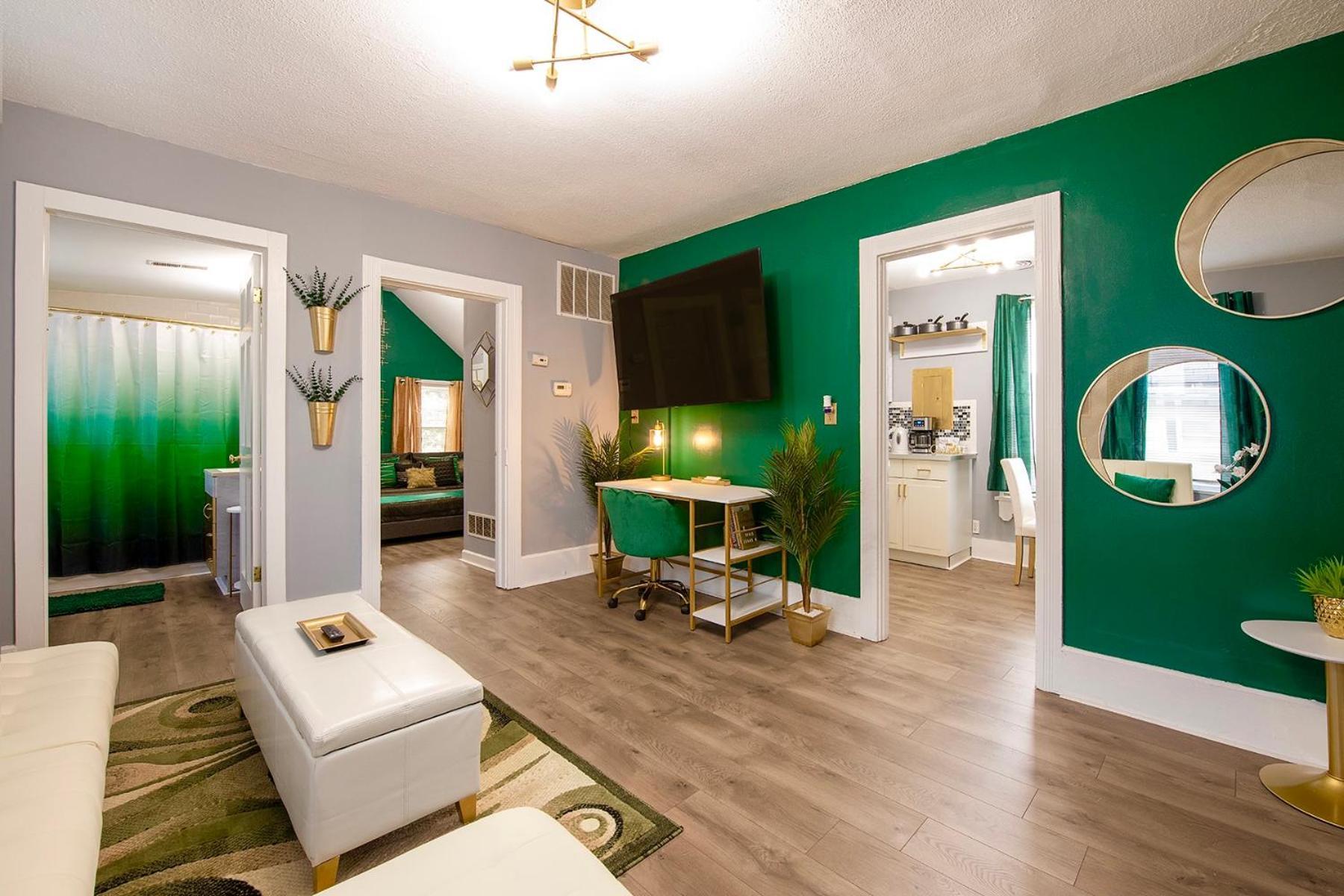 The Tremont Emerald - By Christmas Story House - Historic Charm & Modern Comfort Near Downtown With Parking, 300Mb Wifi & Self Check-In Cleveland Exteriör bild