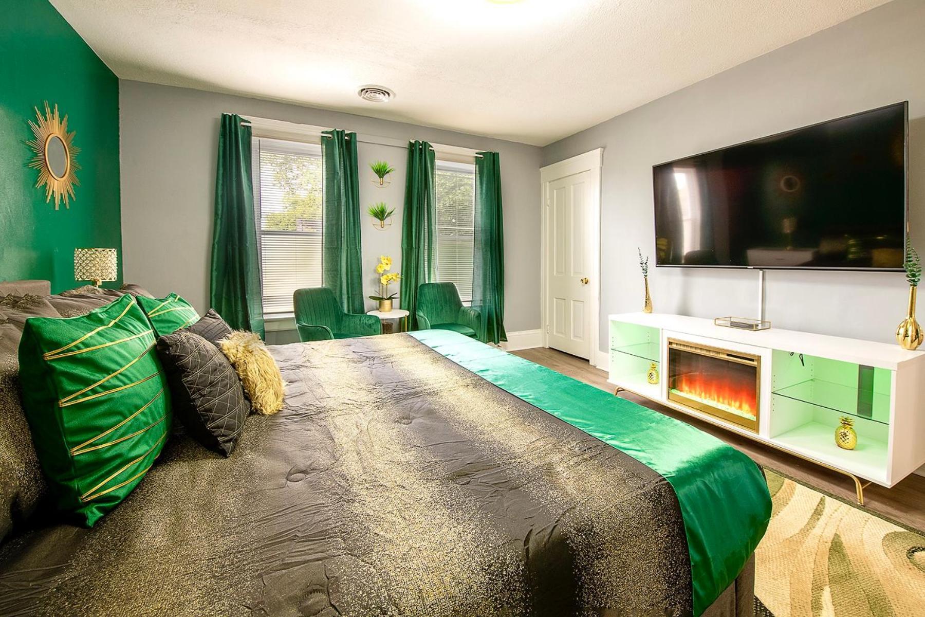 The Tremont Emerald - By Christmas Story House - Historic Charm & Modern Comfort Near Downtown With Parking, 300Mb Wifi & Self Check-In Cleveland Exteriör bild