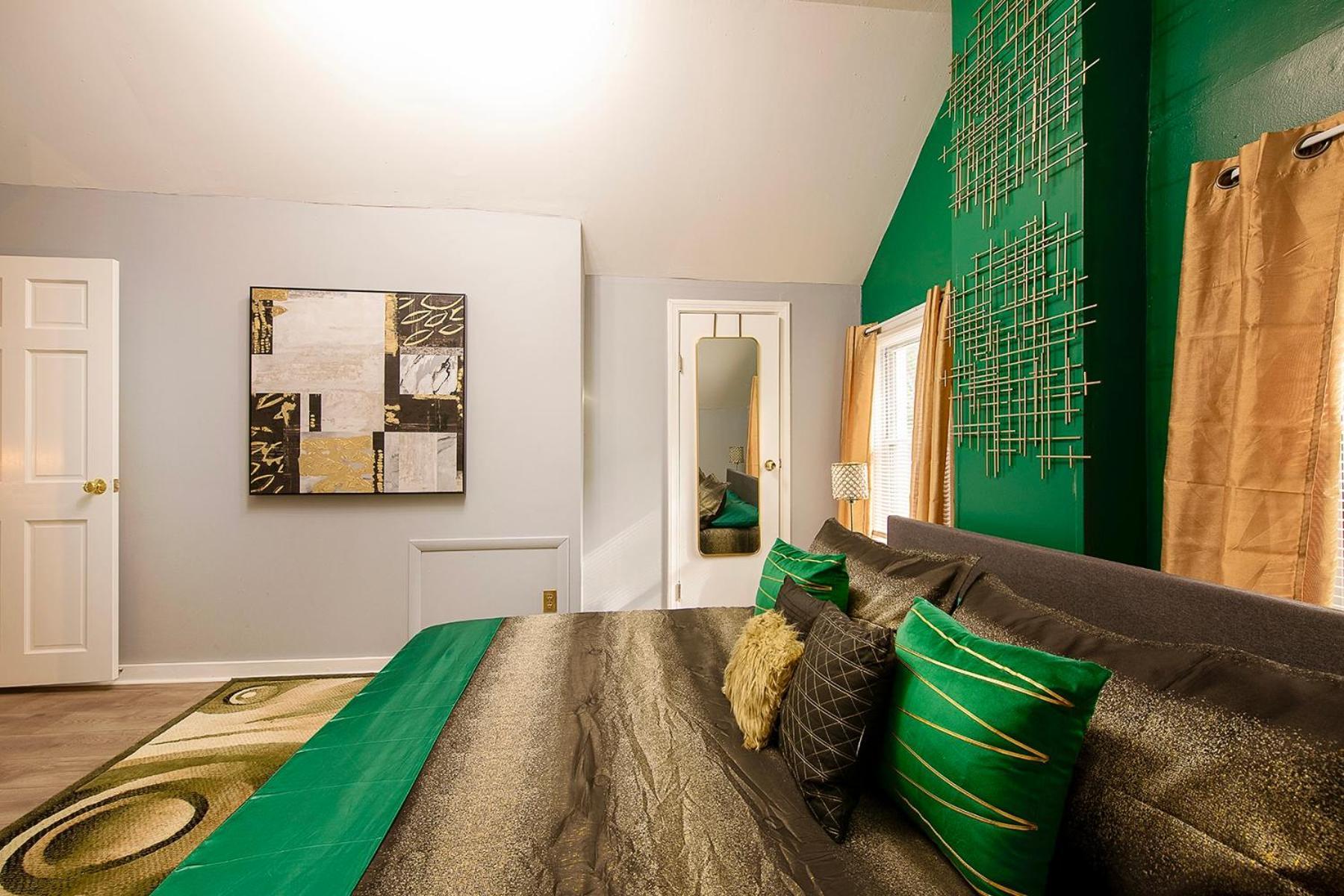 The Tremont Emerald - By Christmas Story House - Historic Charm & Modern Comfort Near Downtown With Parking, 300Mb Wifi & Self Check-In Cleveland Exteriör bild