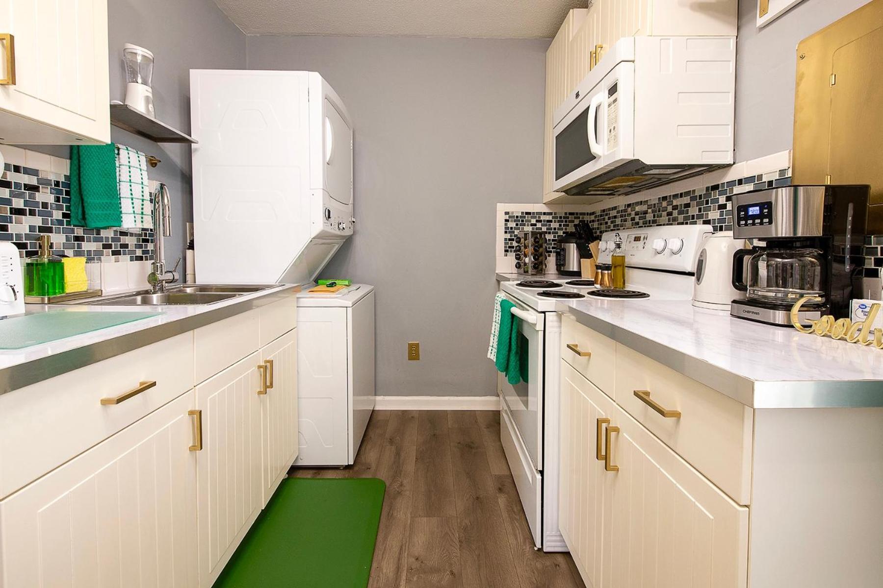 The Tremont Emerald - By Christmas Story House - Historic Charm & Modern Comfort Near Downtown With Parking, 300Mb Wifi & Self Check-In Cleveland Exteriör bild