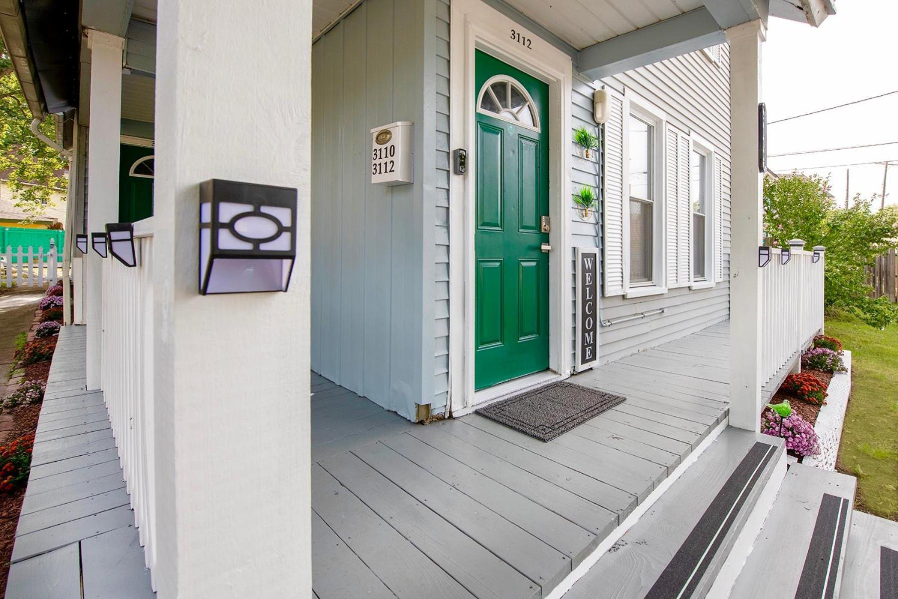 The Tremont Emerald - By Christmas Story House - Historic Charm & Modern Comfort Near Downtown With Parking, 300Mb Wifi & Self Check-In Cleveland Exteriör bild