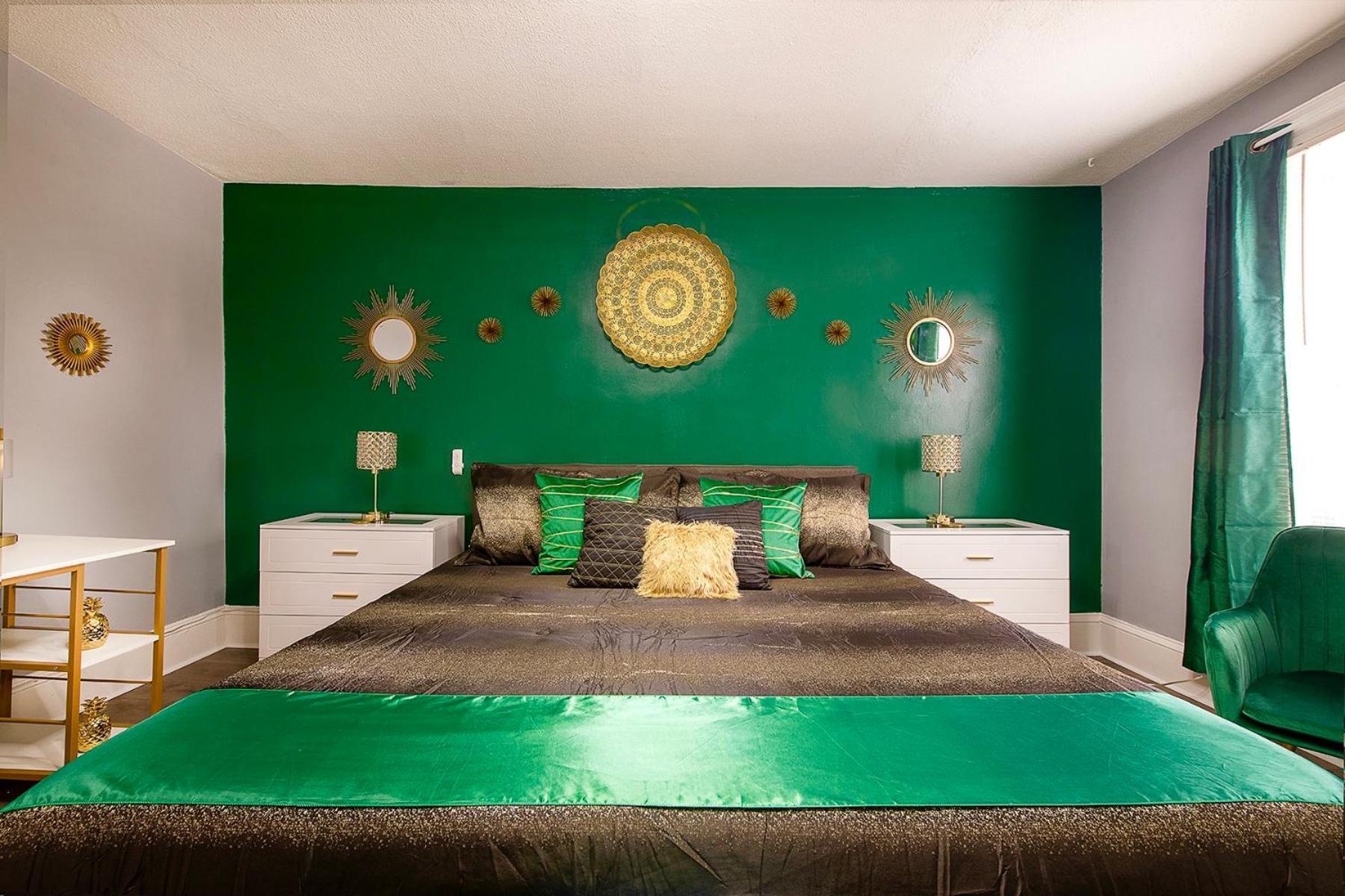 The Tremont Emerald - By Christmas Story House - Historic Charm & Modern Comfort Near Downtown With Parking, 300Mb Wifi & Self Check-In Cleveland Exteriör bild