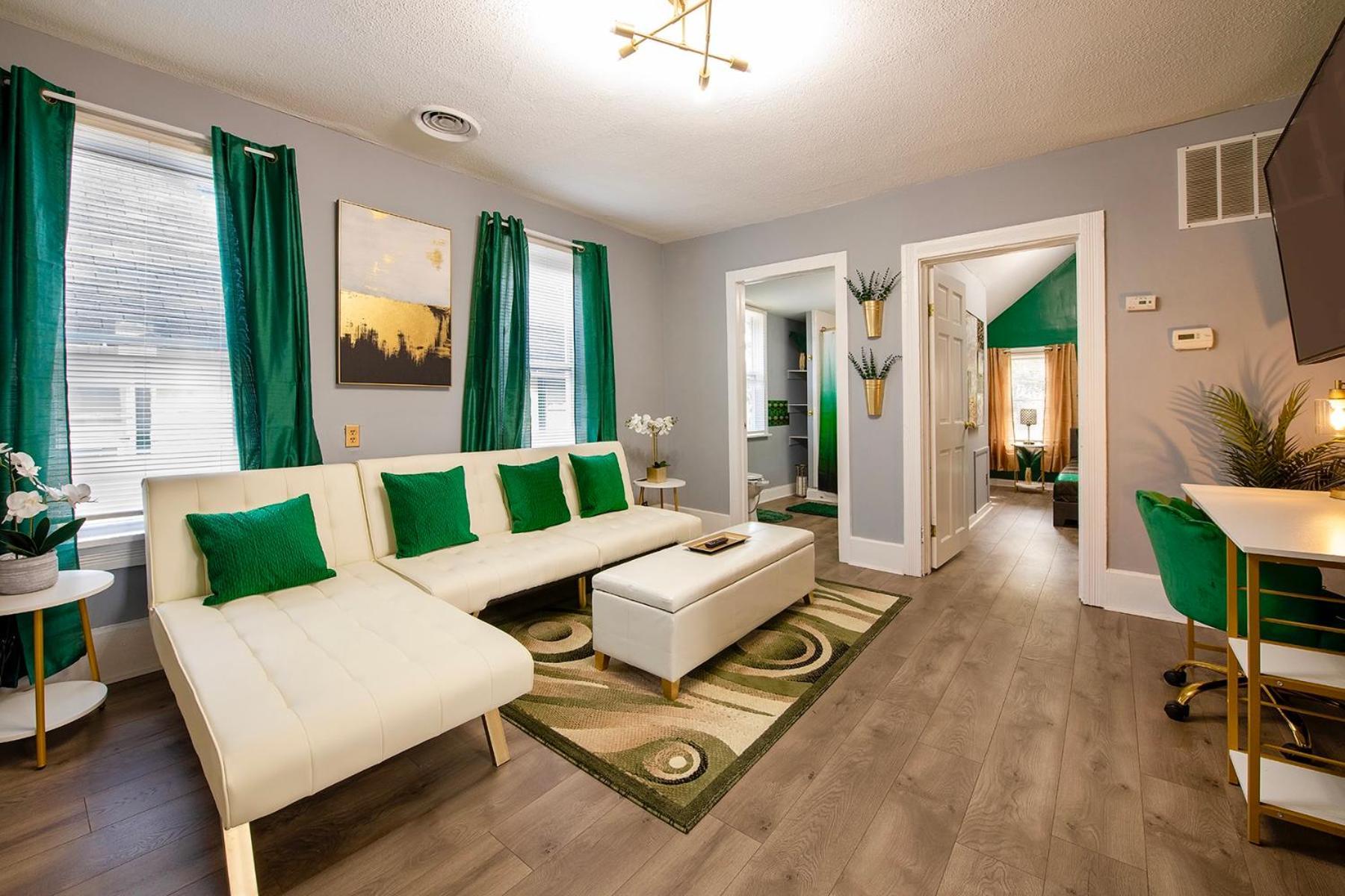 The Tremont Emerald - By Christmas Story House - Historic Charm & Modern Comfort Near Downtown With Parking, 300Mb Wifi & Self Check-In Cleveland Exteriör bild