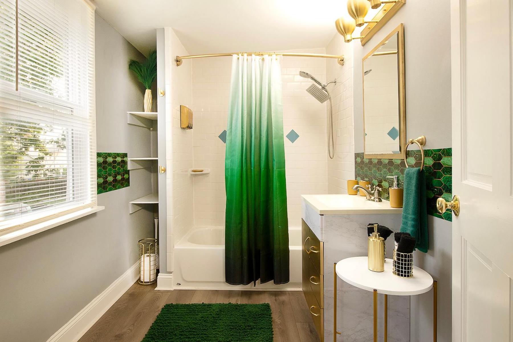 The Tremont Emerald - By Christmas Story House - Historic Charm & Modern Comfort Near Downtown With Parking, 300Mb Wifi & Self Check-In Cleveland Exteriör bild