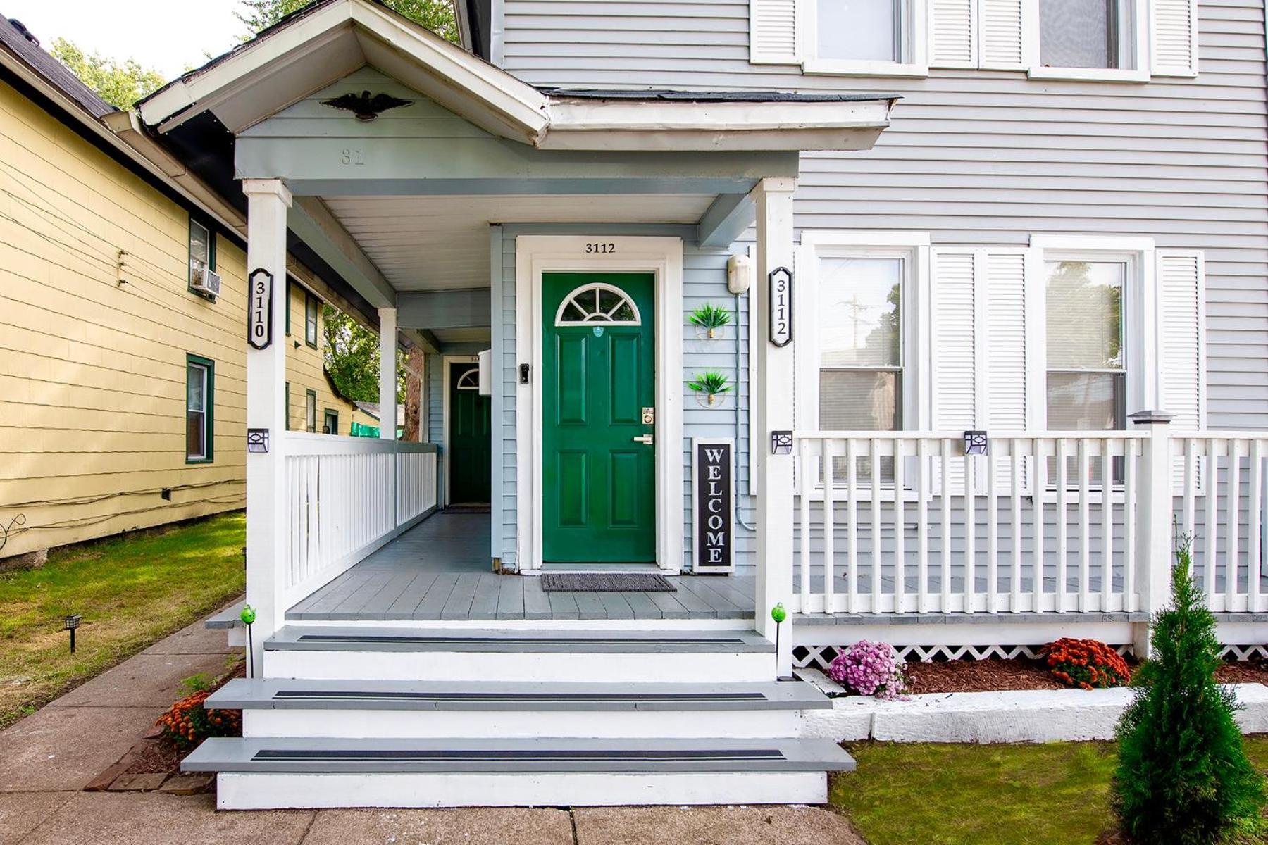 The Tremont Emerald - By Christmas Story House - Historic Charm & Modern Comfort Near Downtown With Parking, 300Mb Wifi & Self Check-In Cleveland Exteriör bild