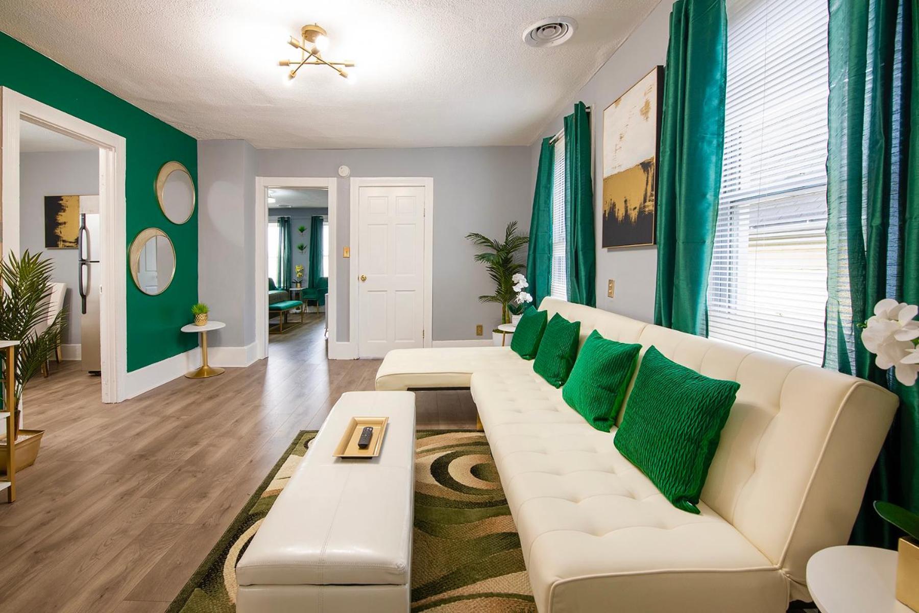 The Tremont Emerald - By Christmas Story House - Historic Charm & Modern Comfort Near Downtown With Parking, 300Mb Wifi & Self Check-In Cleveland Exteriör bild