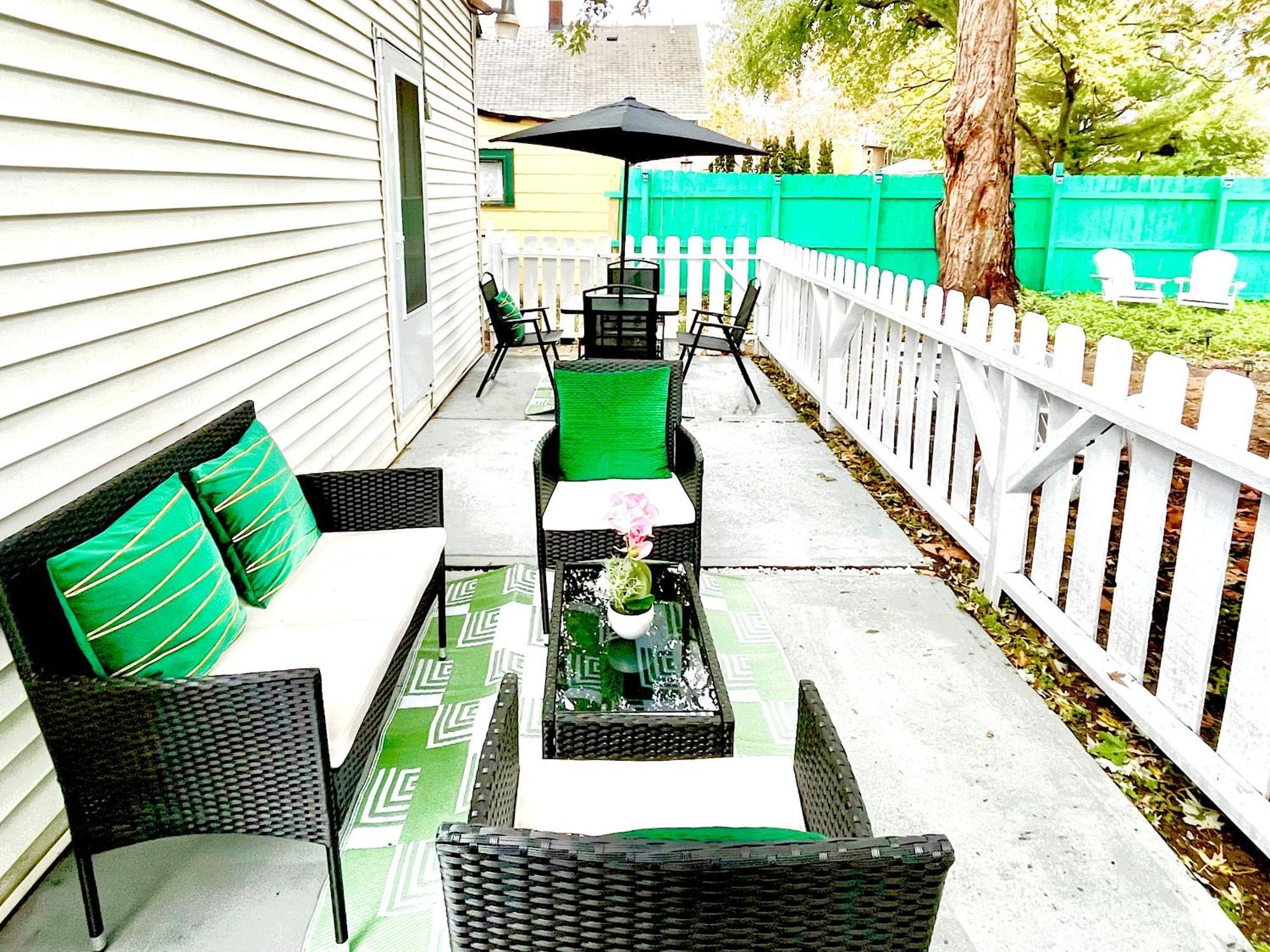 The Tremont Emerald - By Christmas Story House - Historic Charm & Modern Comfort Near Downtown With Parking, 300Mb Wifi & Self Check-In Cleveland Exteriör bild