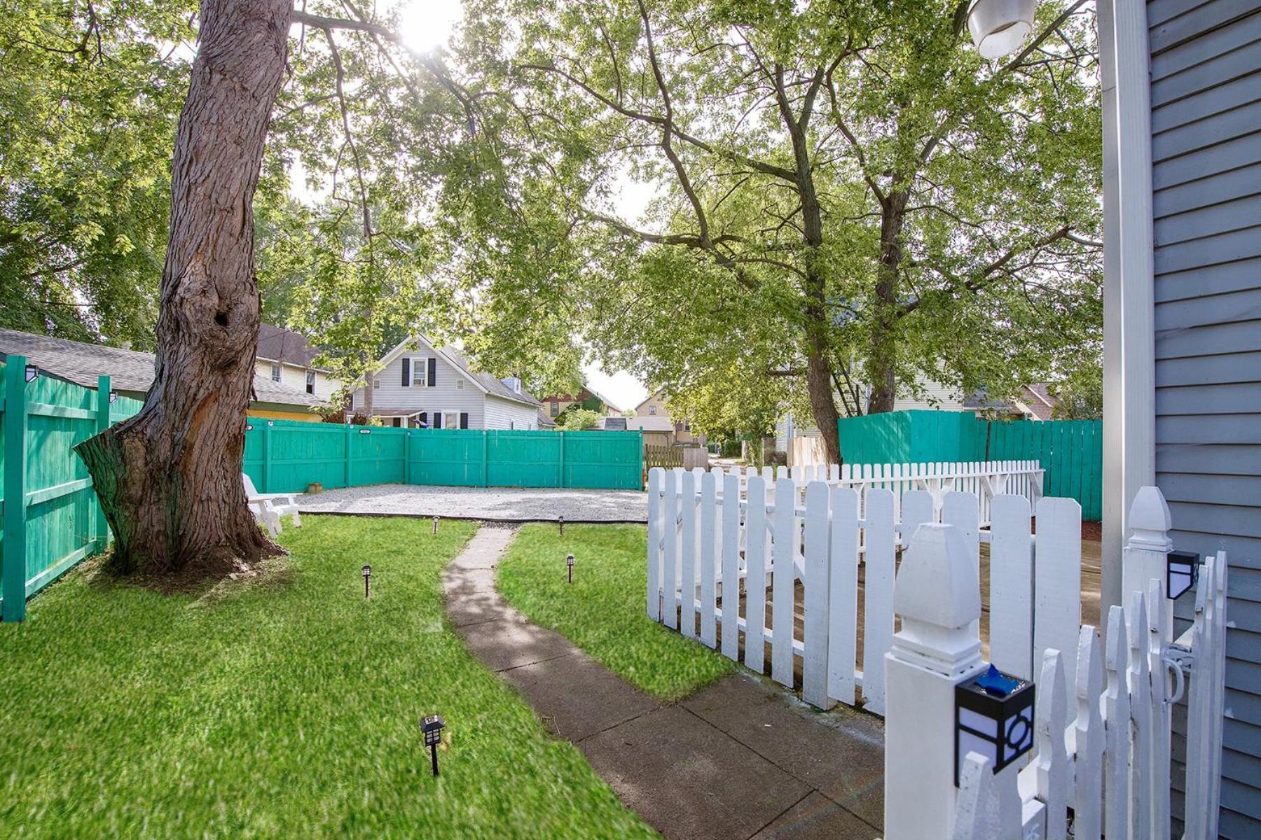 The Tremont Emerald - By Christmas Story House - Historic Charm & Modern Comfort Near Downtown With Parking, 300Mb Wifi & Self Check-In Cleveland Exteriör bild