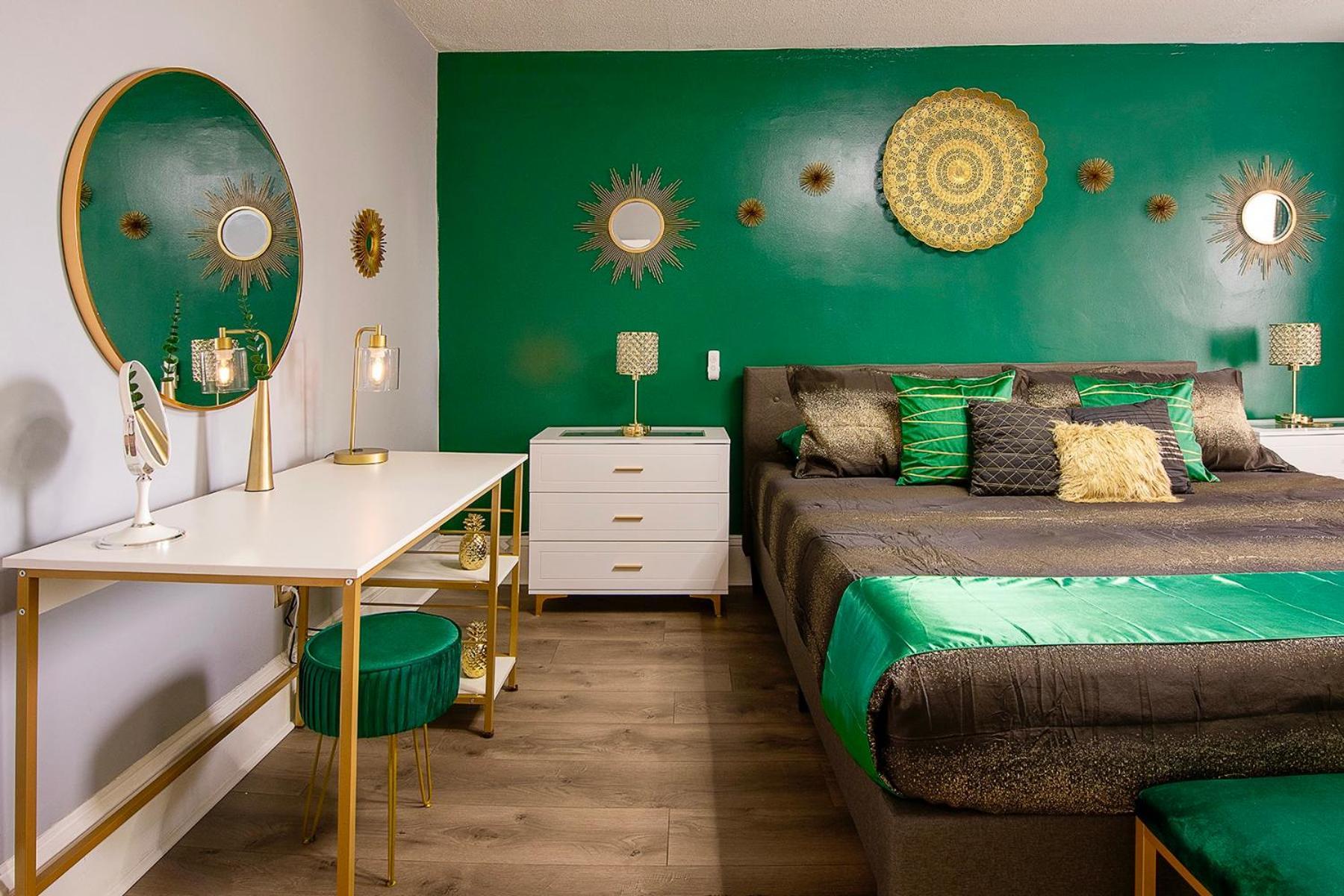 The Tremont Emerald - By Christmas Story House - Historic Charm & Modern Comfort Near Downtown With Parking, 300Mb Wifi & Self Check-In Cleveland Exteriör bild