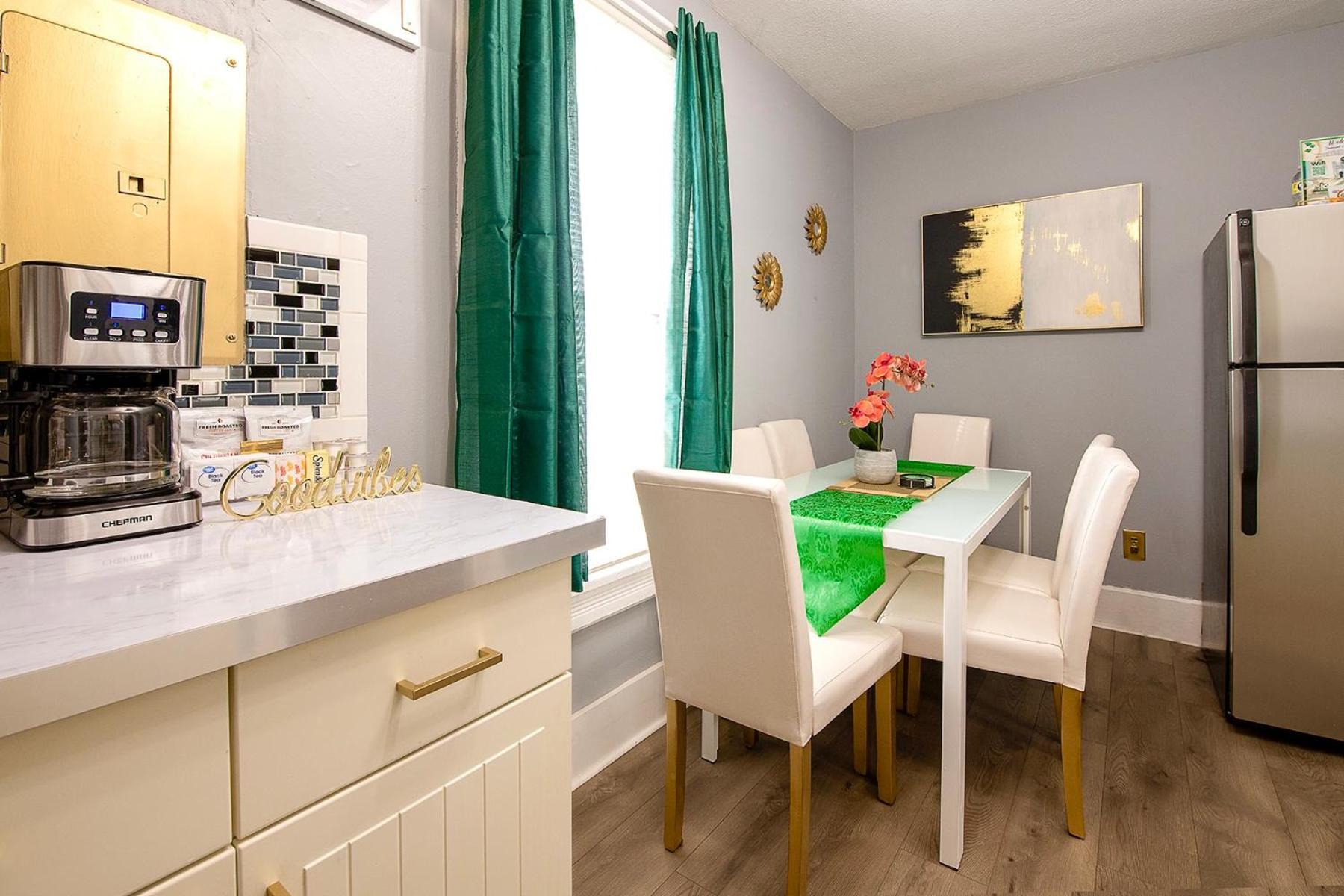 The Tremont Emerald - By Christmas Story House - Historic Charm & Modern Comfort Near Downtown With Parking, 300Mb Wifi & Self Check-In Cleveland Exteriör bild