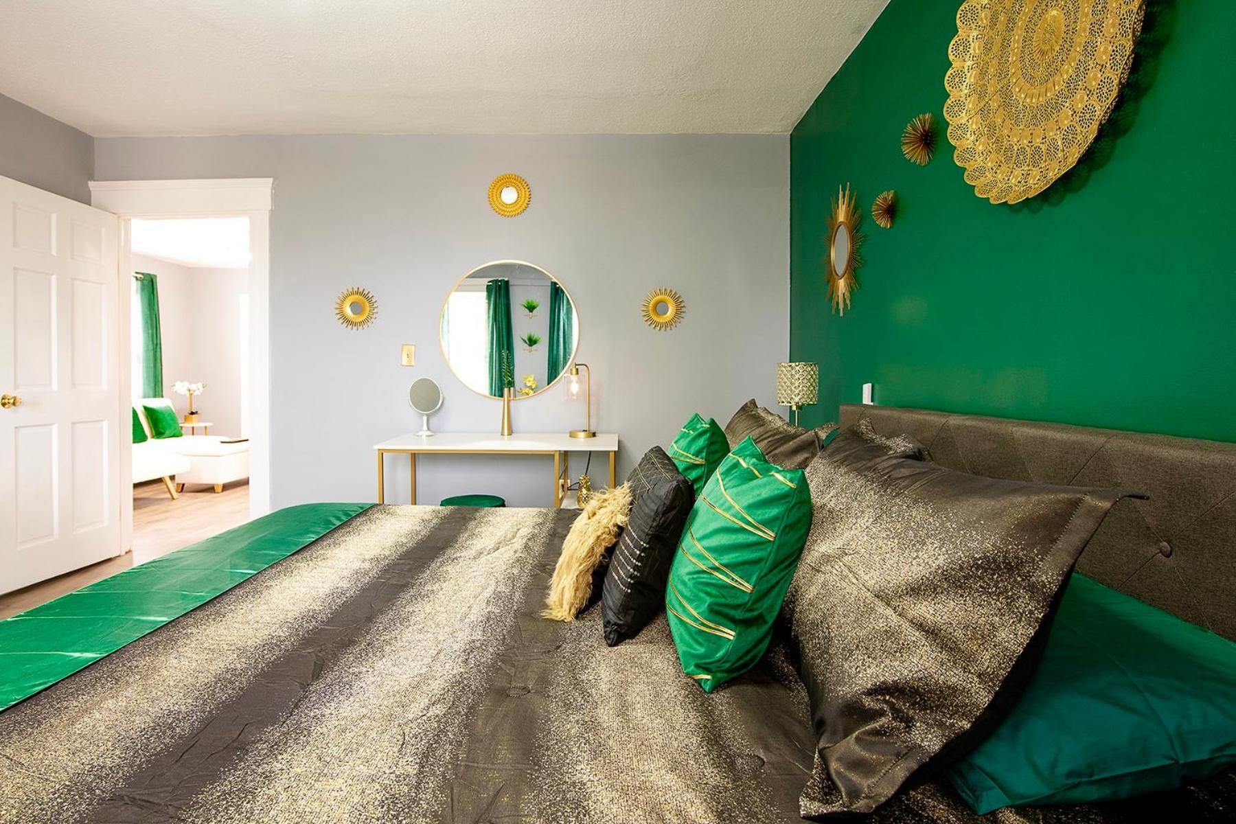 The Tremont Emerald - By Christmas Story House - Historic Charm & Modern Comfort Near Downtown With Parking, 300Mb Wifi & Self Check-In Cleveland Exteriör bild