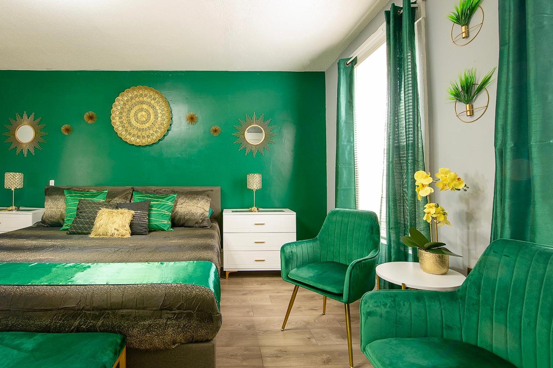 The Tremont Emerald - By Christmas Story House - Historic Charm & Modern Comfort Near Downtown With Parking, 300Mb Wifi & Self Check-In Cleveland Exteriör bild