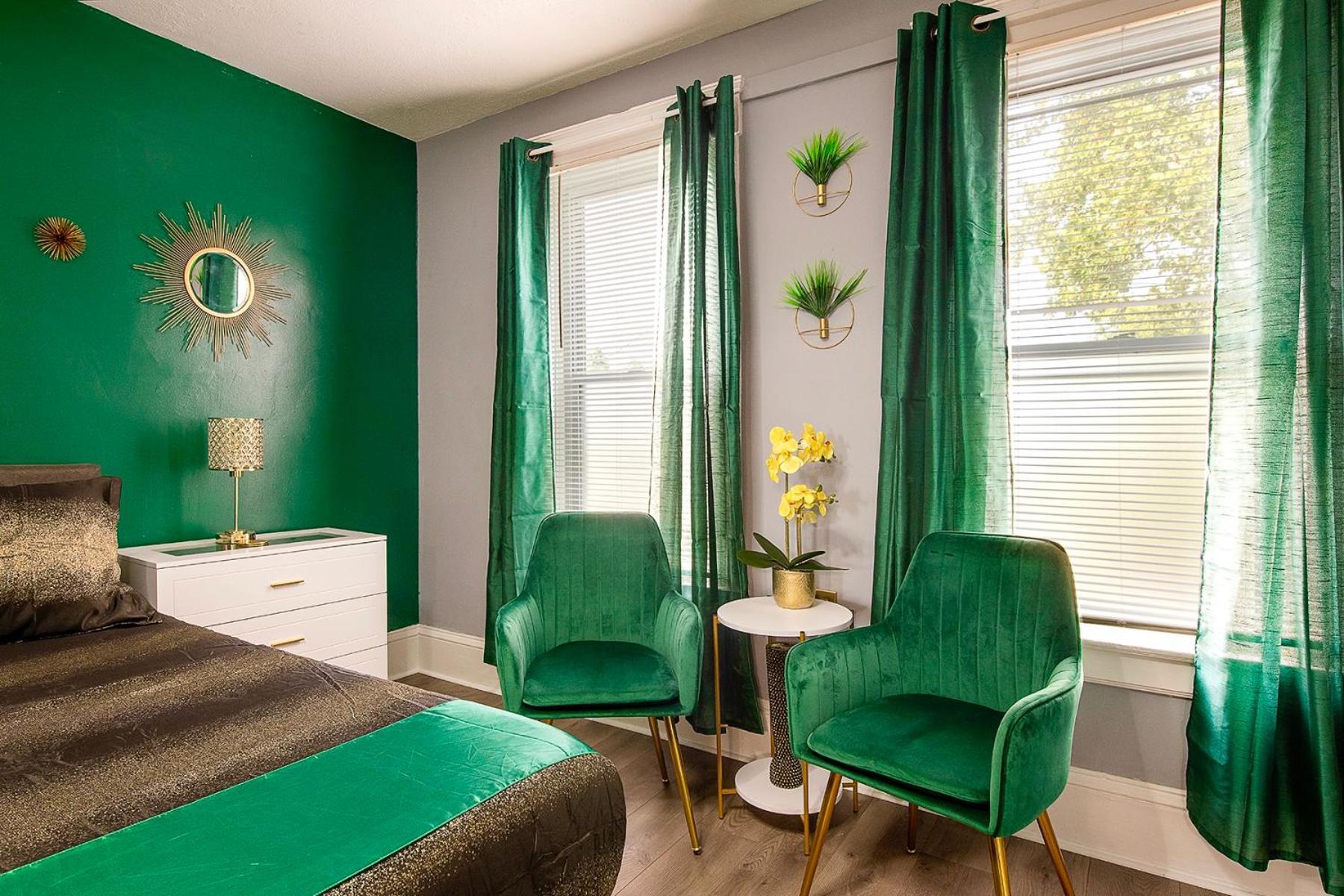 The Tremont Emerald - By Christmas Story House - Historic Charm & Modern Comfort Near Downtown With Parking, 300Mb Wifi & Self Check-In Cleveland Exteriör bild