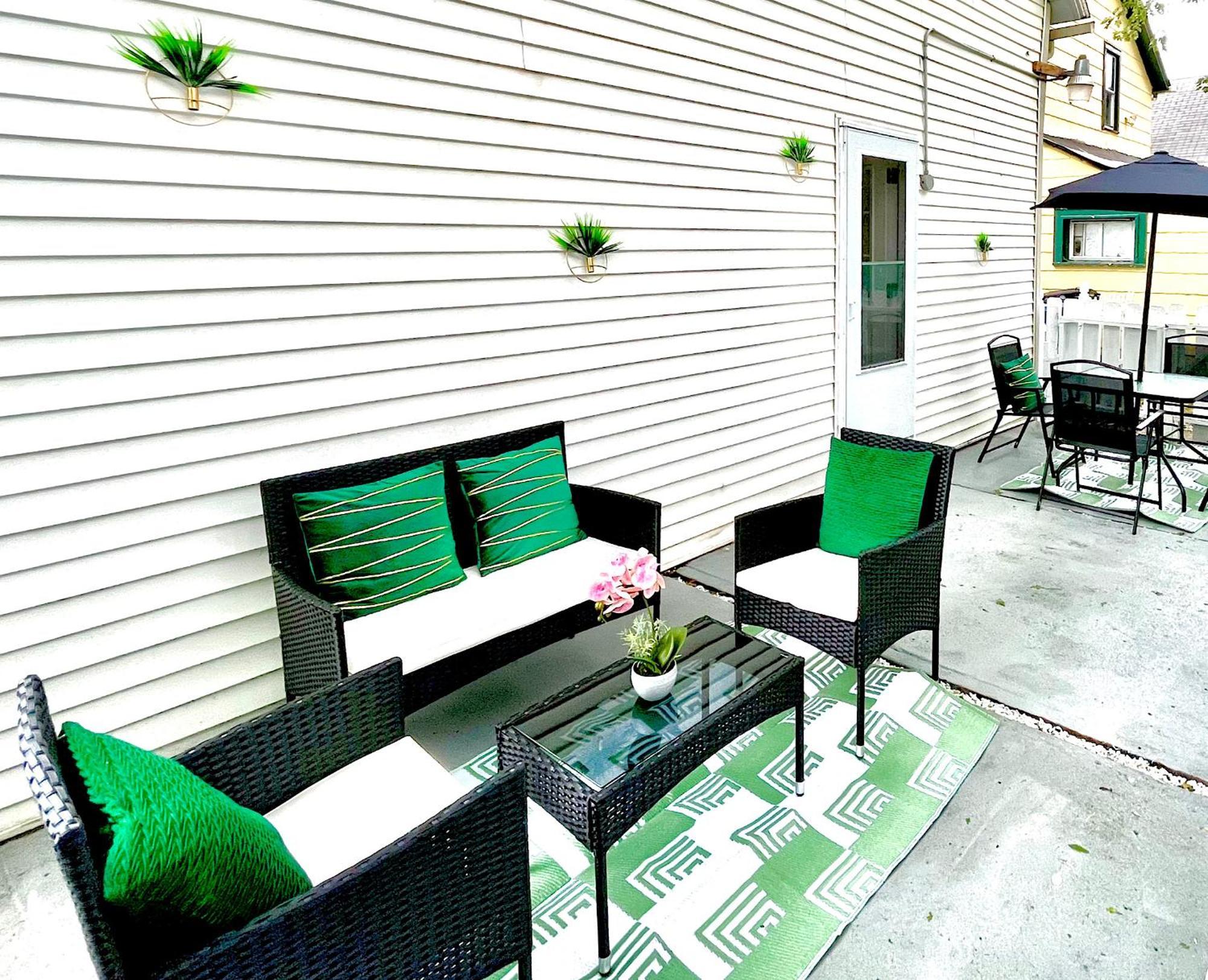 The Tremont Emerald - By Christmas Story House - Historic Charm & Modern Comfort Near Downtown With Parking, 300Mb Wifi & Self Check-In Cleveland Exteriör bild